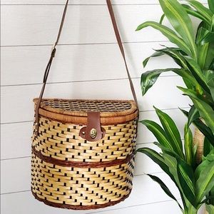 Vintage Large Wicker Picnic Basket/Bag w Glasses